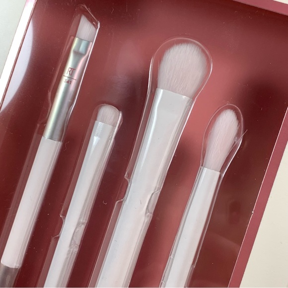 Real Techniques Off White Eyeshaow Brush Set - Picture 2 of 2